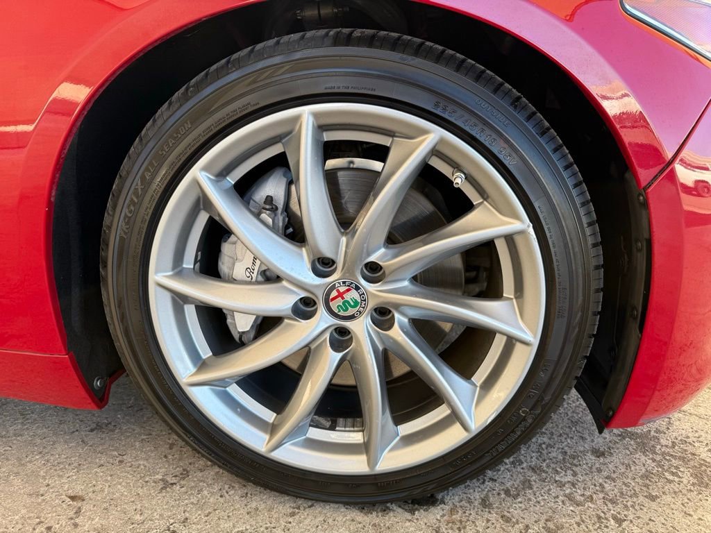 Used 2017 Alfa Romeo Giulia image 11