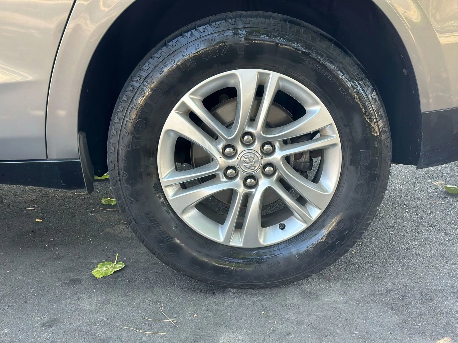 Used 2019 Buick Enclave Essence image 24