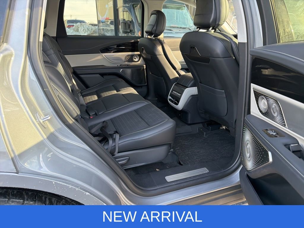 Used 2025 Lincoln Nautilus Reserve image 13