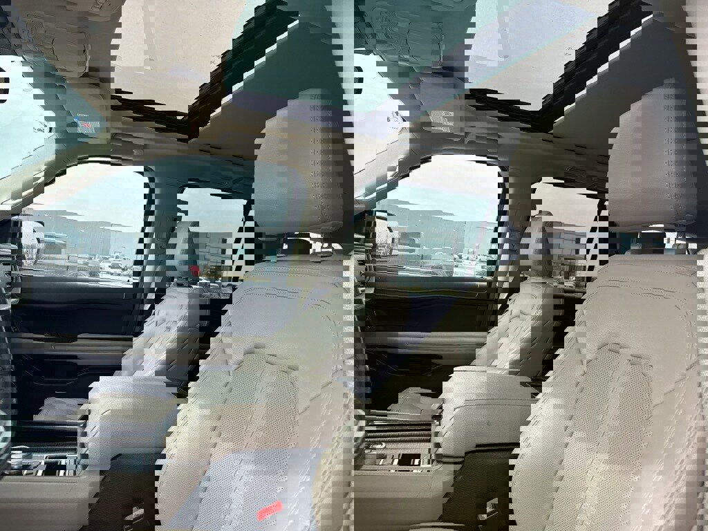 Used 2023 Ford Expedition Limited image 6