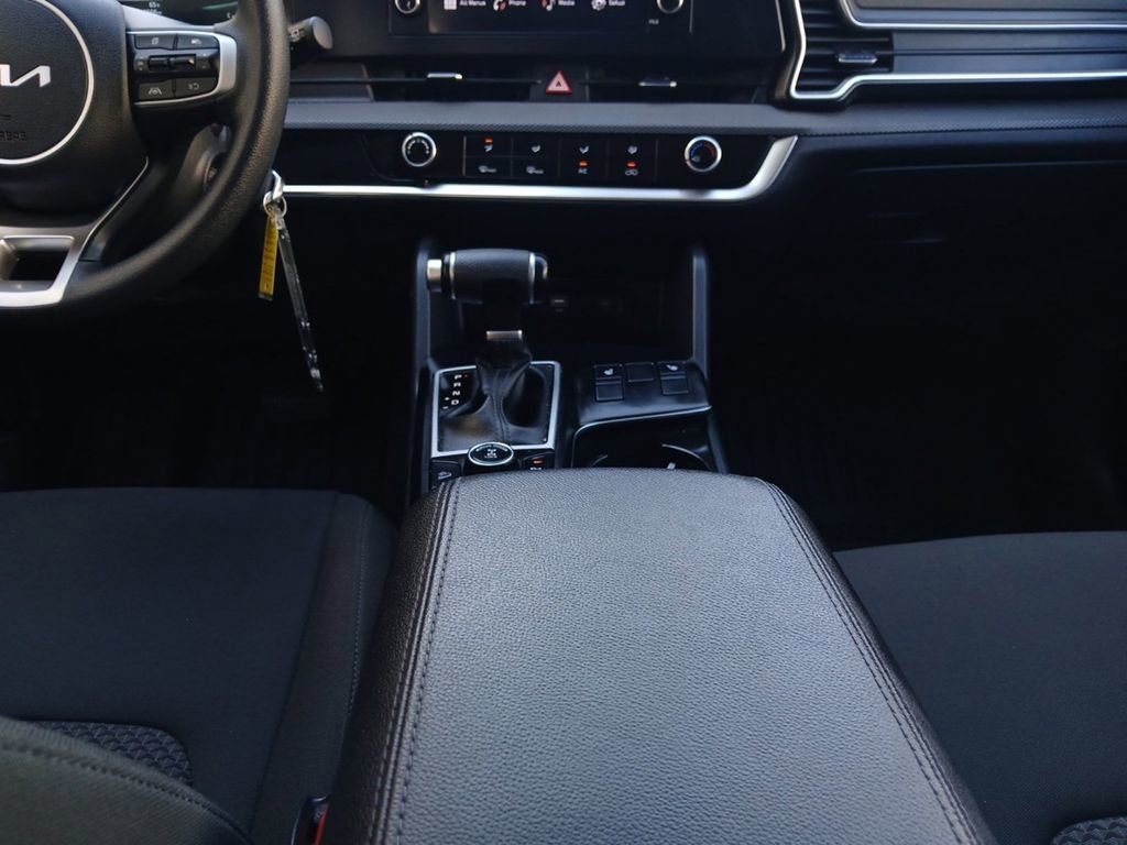 Used 2024 Kia Sportage LX image 11