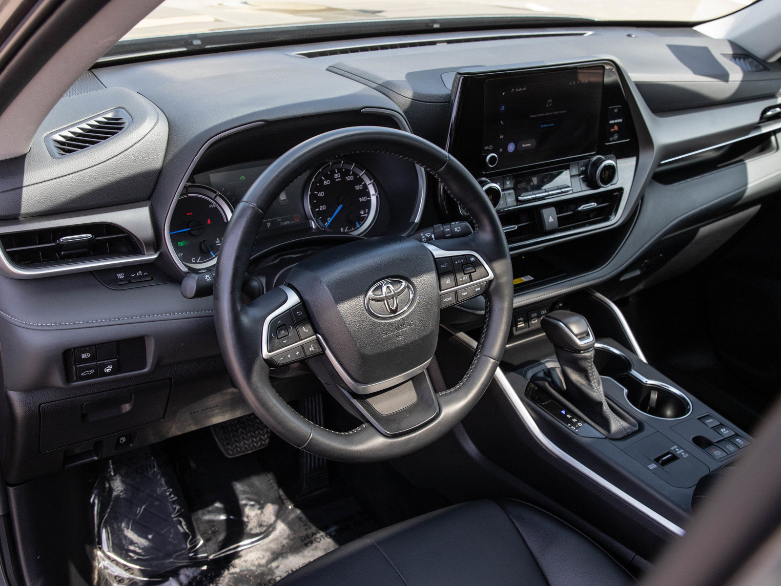 Used 2025 Toyota Highlander XLE AWD/4WD image 24