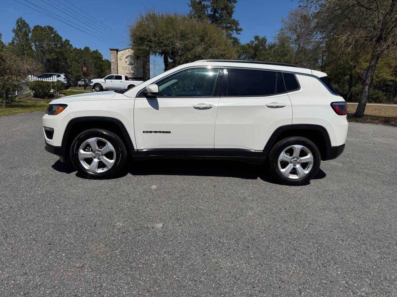 Used 2019 Jeep Compass Latitude image 3