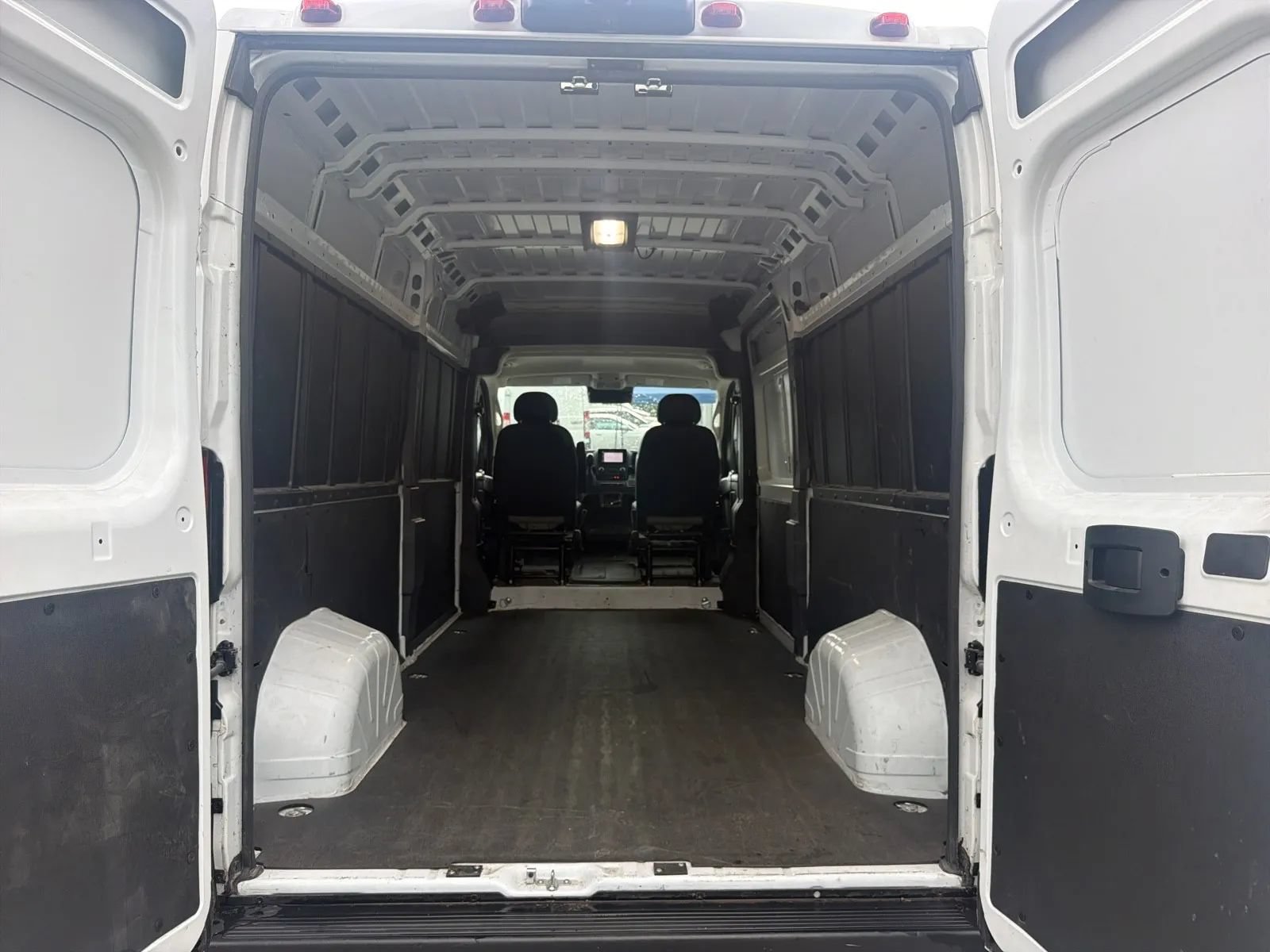 Used 2025 RAM ProMaster 2500 w/ Convenience Group FWD image 14