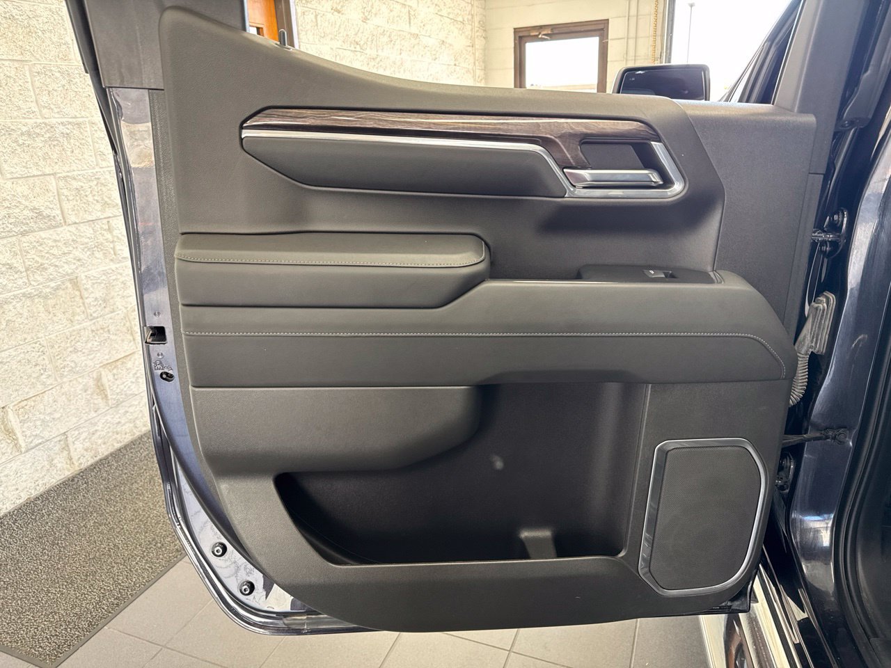 Used 2023 Chevrolet Silverado 1500 LTZ w/ LTZ Convenience Package II AWD/4WD image 41