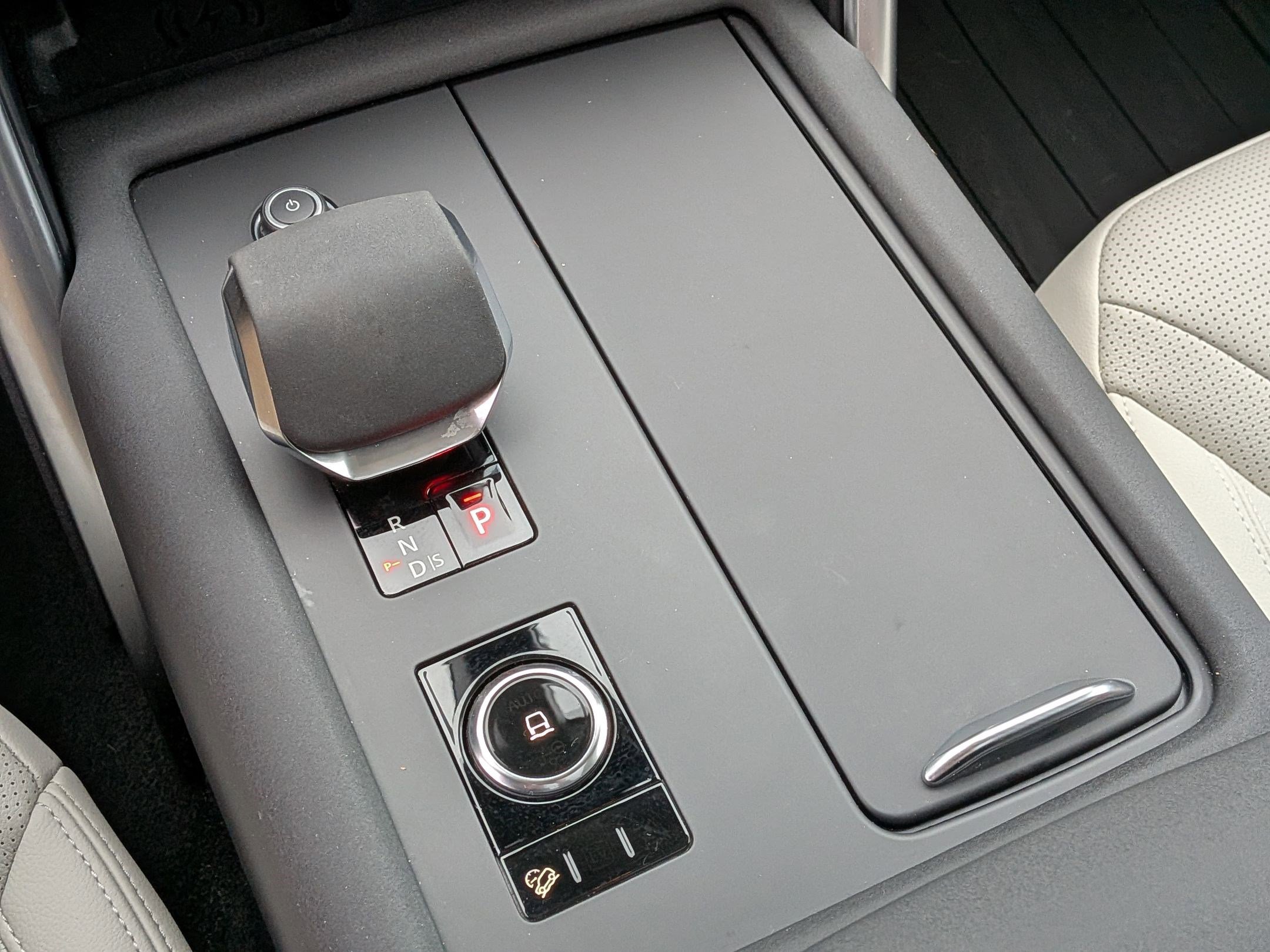 Used 2024 Land Rover Discovery S image 24