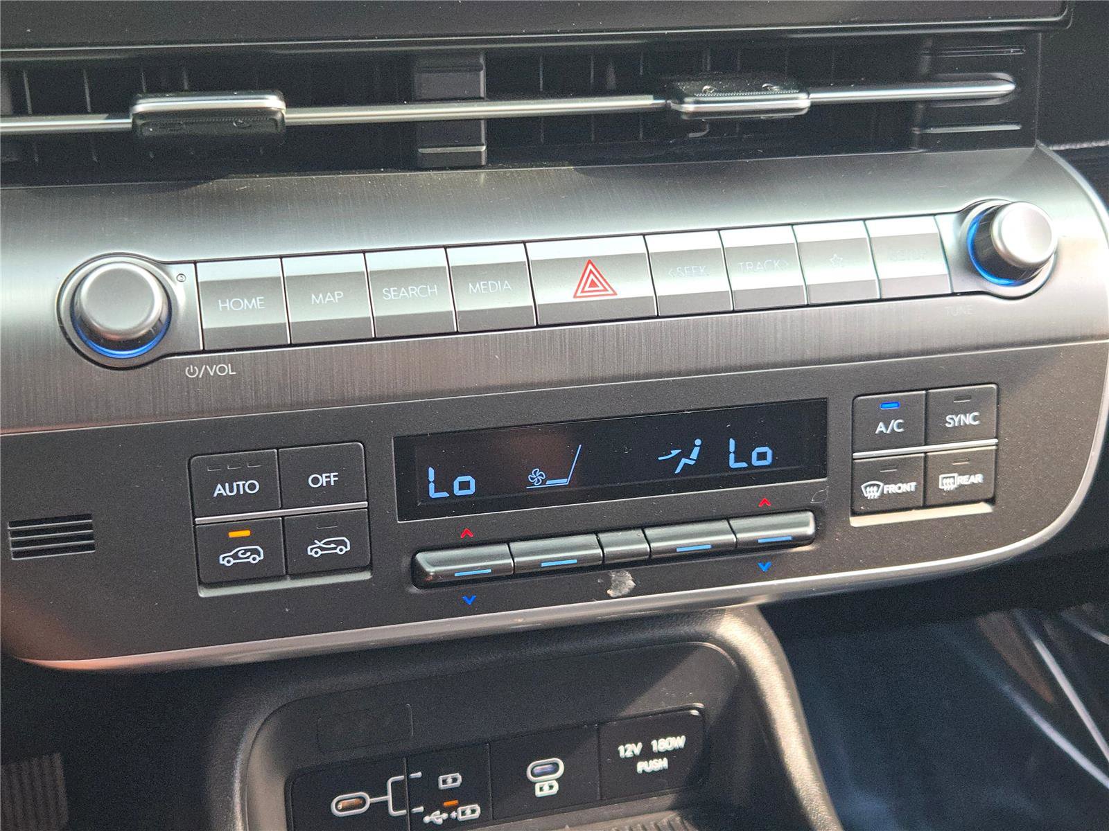 Used 2025 Hyundai Kona SEL AWD/4WD image 30