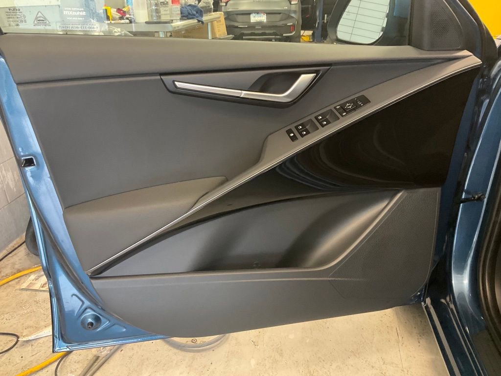 Certified 2025 Kia Niro EX image 10