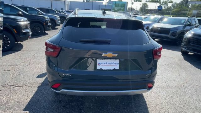 New 2026 Chevrolet Trax LT w/ Sunroof Package FWD image 9