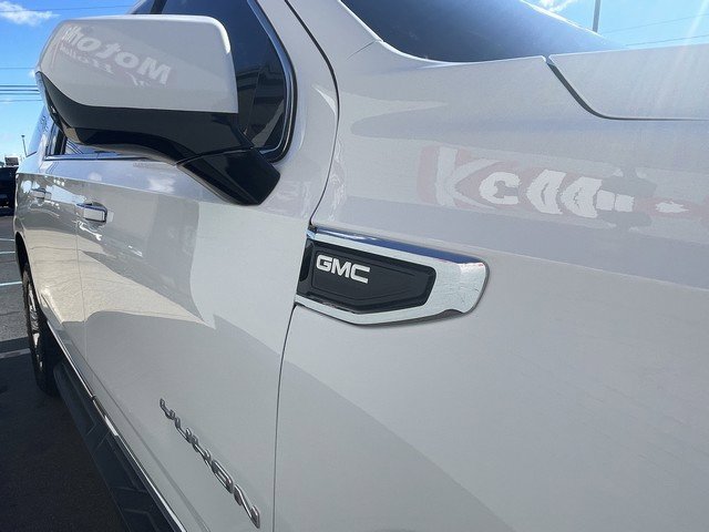 Used 2023 GMC Yukon XL SLT image 6