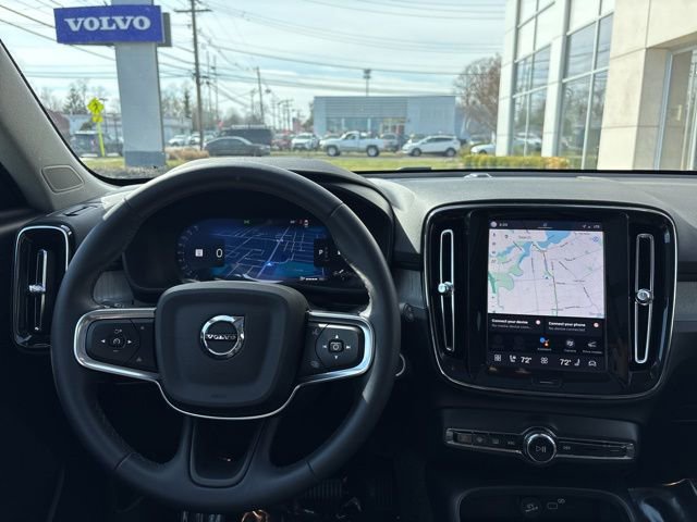Used 2025 Volvo XC40 B5 Plus image 29