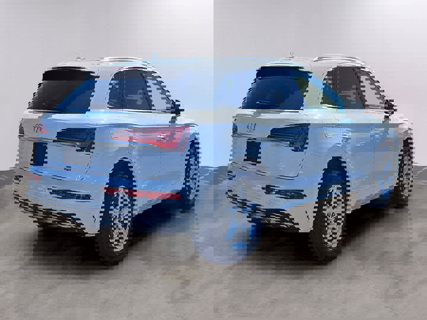 Used 2023 Audi Q5 2.0T Premium w/ Convenience Package image 6