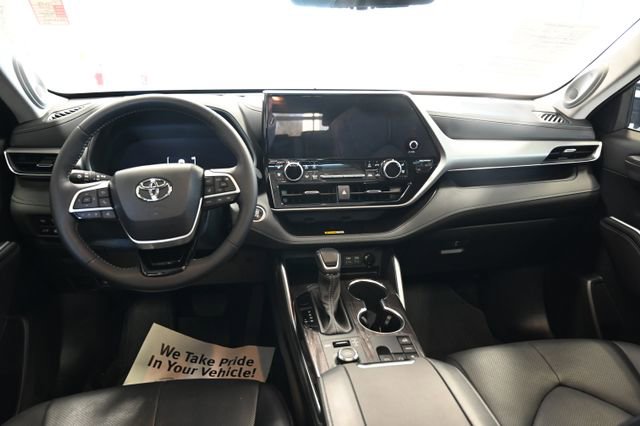 Used 2025 Toyota Highlander Platinum AWD/4WD image 14