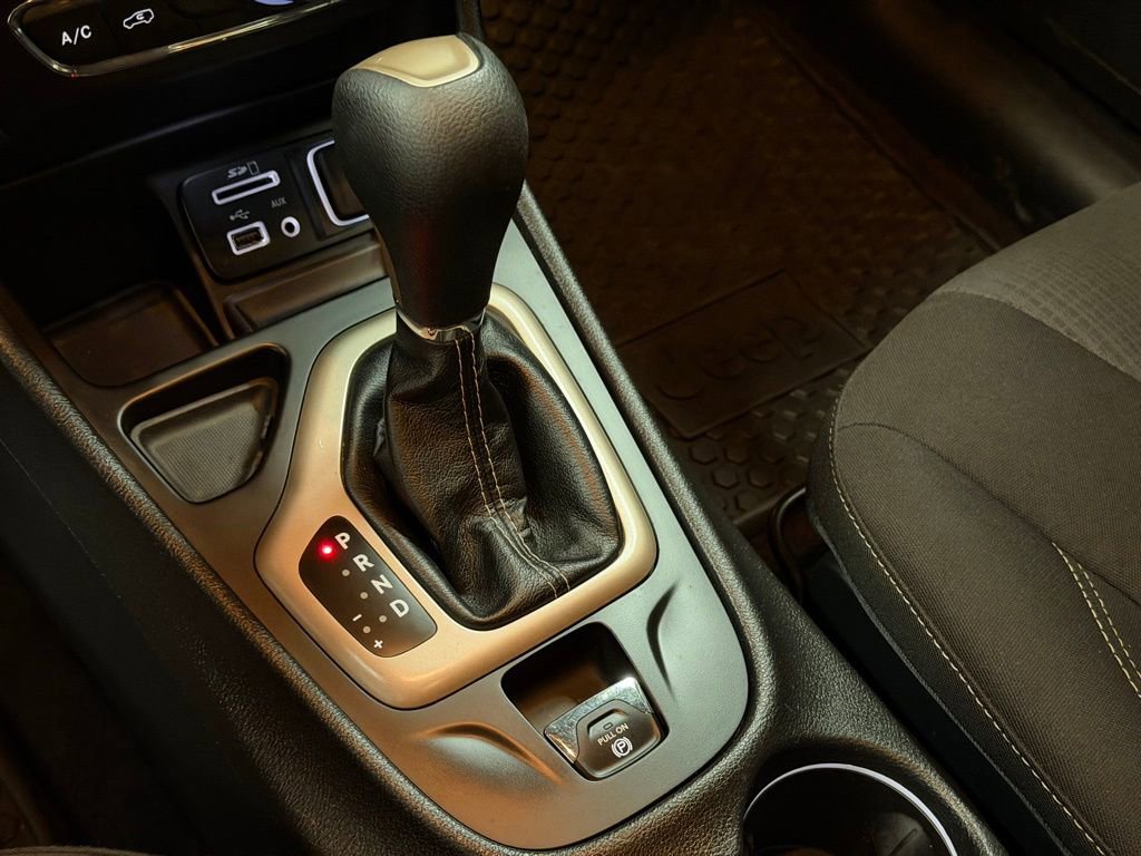 Used 2017 Jeep Cherokee Latitude w/ Cold Weather Group image 29