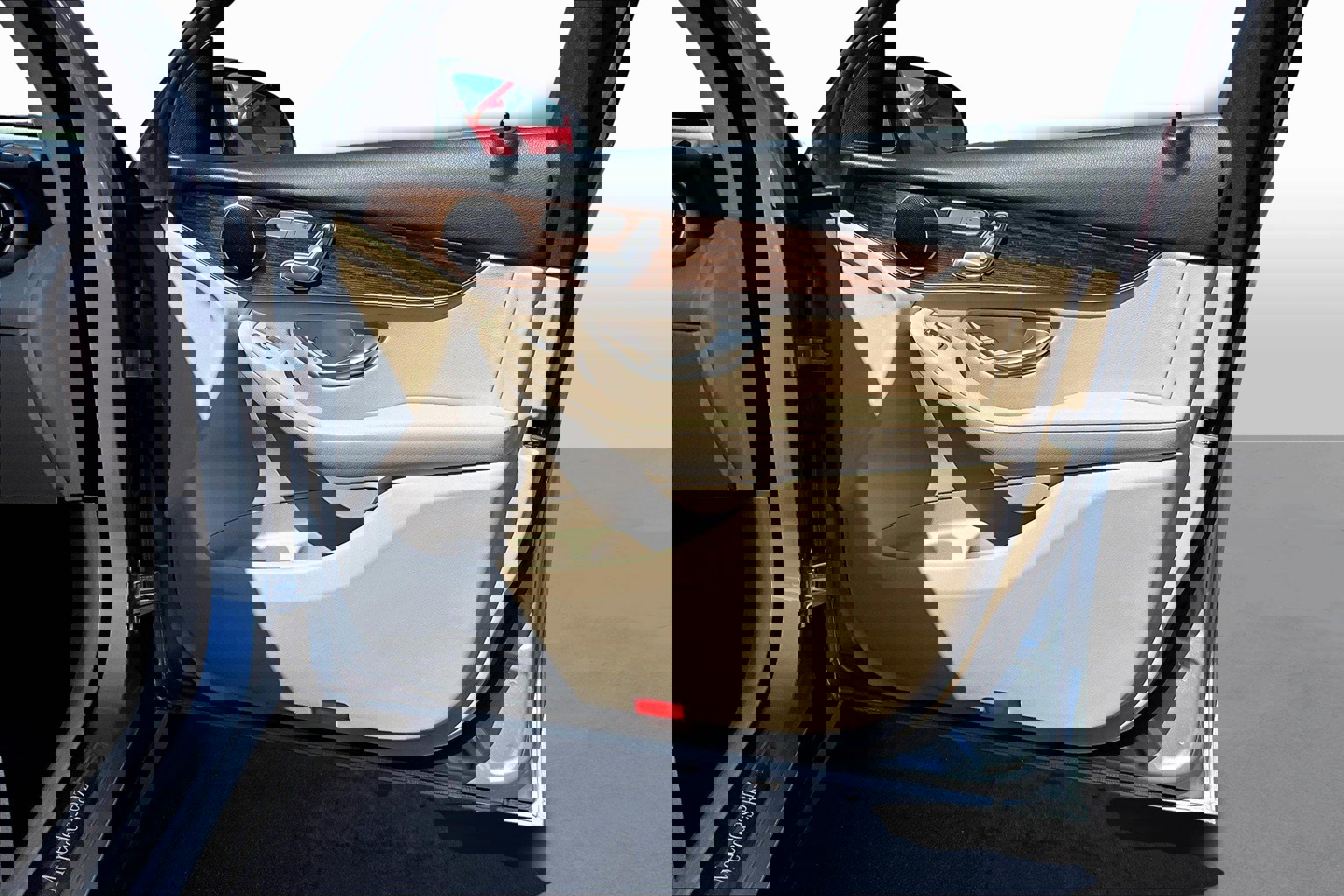 Used 2022 Mercedes-Benz GLC 300 w/ Premium Package Lite image 17