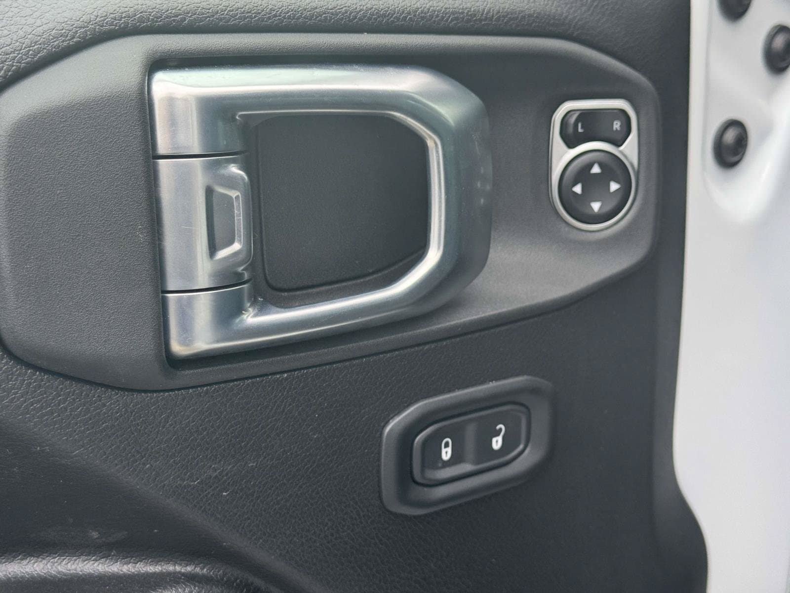 Used 2026 Jeep Gladiator Mojave AWD/4WD image 17