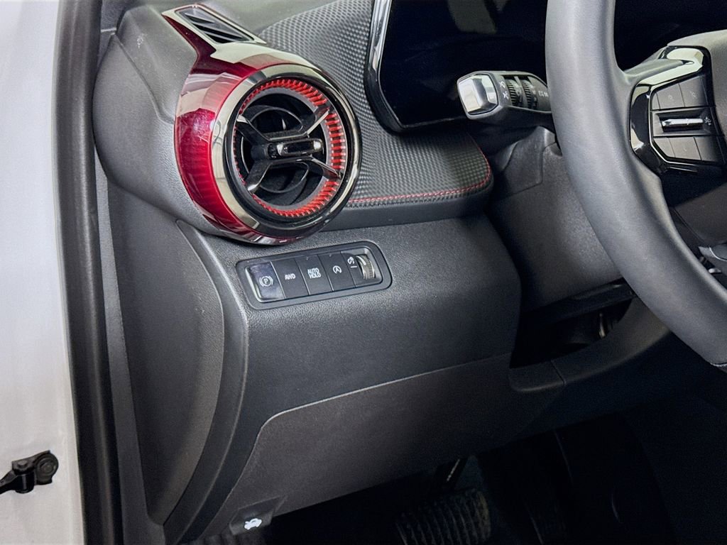 Certified 2025 Chevrolet Equinox RS w/ Safety and Technology Package image 8