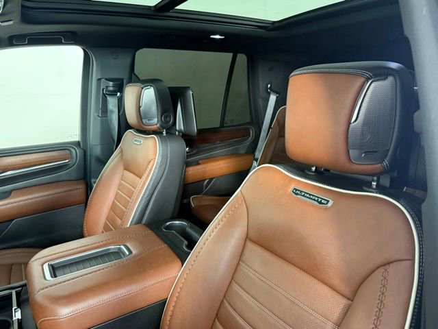 Used 2023 GMC Yukon Denali Ultimate AWD/4WD image 6
