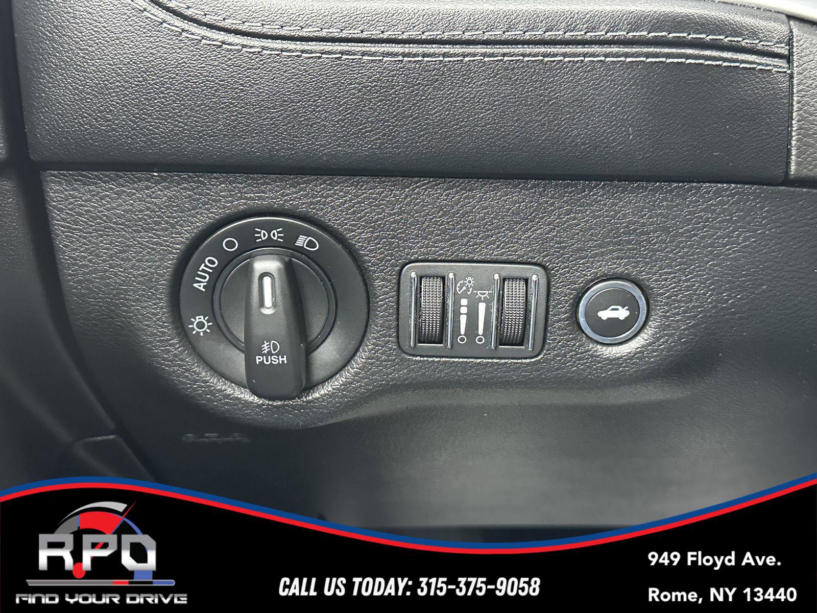 Used 2019 Dodge Charger SXT w/ Plus Group image 35