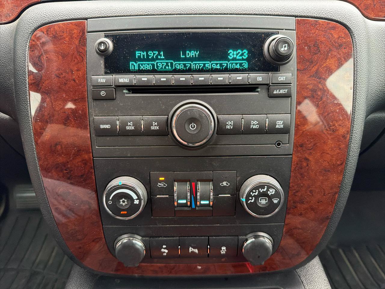 Used 2013 Chevrolet Avalanche LS w/ All-Star Edition AWD/4WD image 14