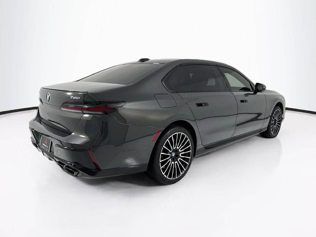 Used 2026 BMW 760i xDrive AWD/4WD image 9