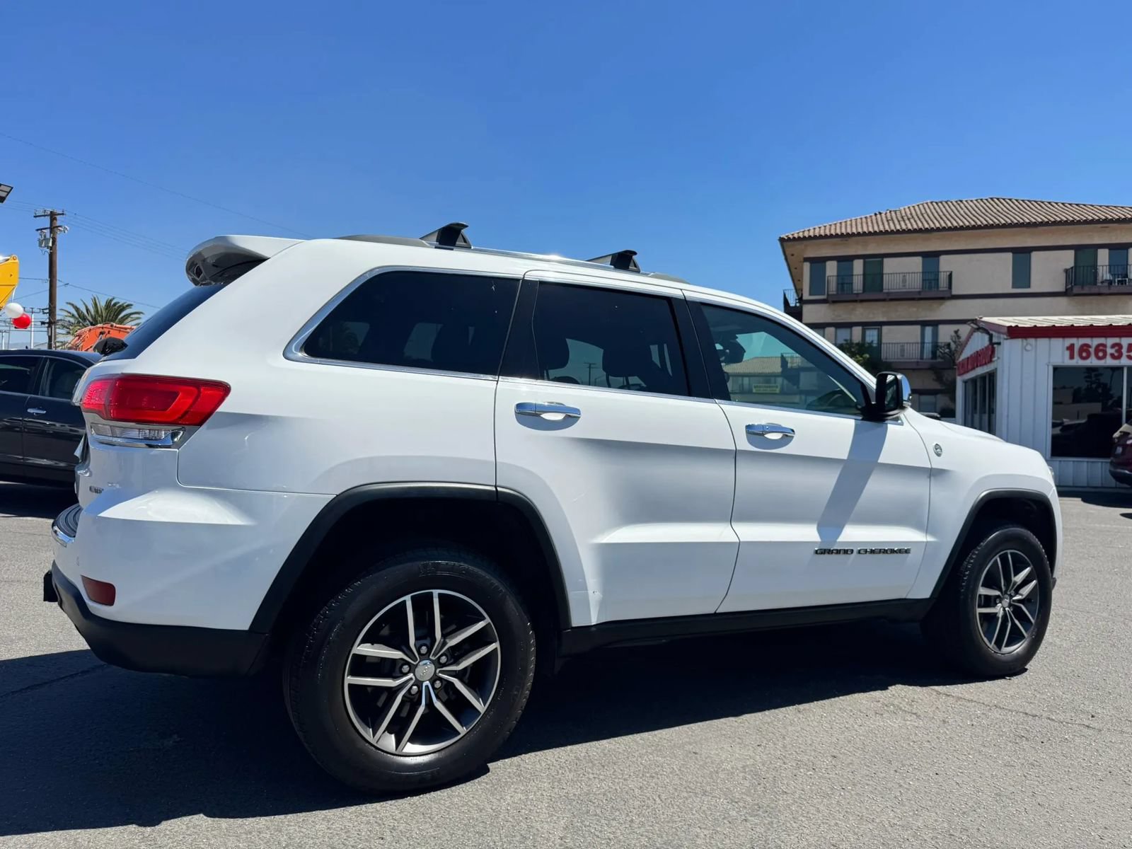 Used 2018 Jeep Grand Cherokee Limited AWD/4WD image 10