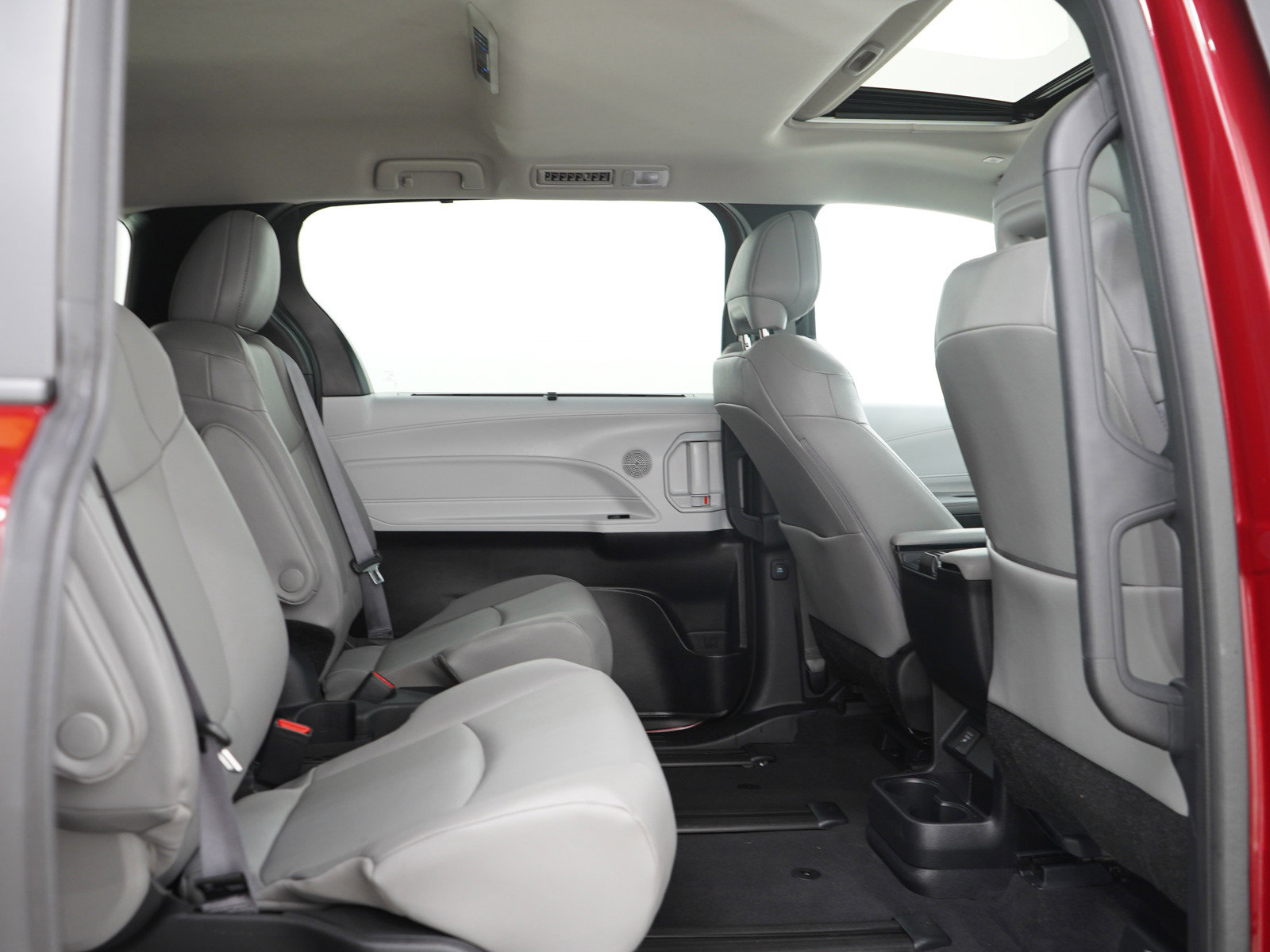 Used 2025 Toyota Sienna XLE w/ XLE Plus Package AWD/4WD image 15