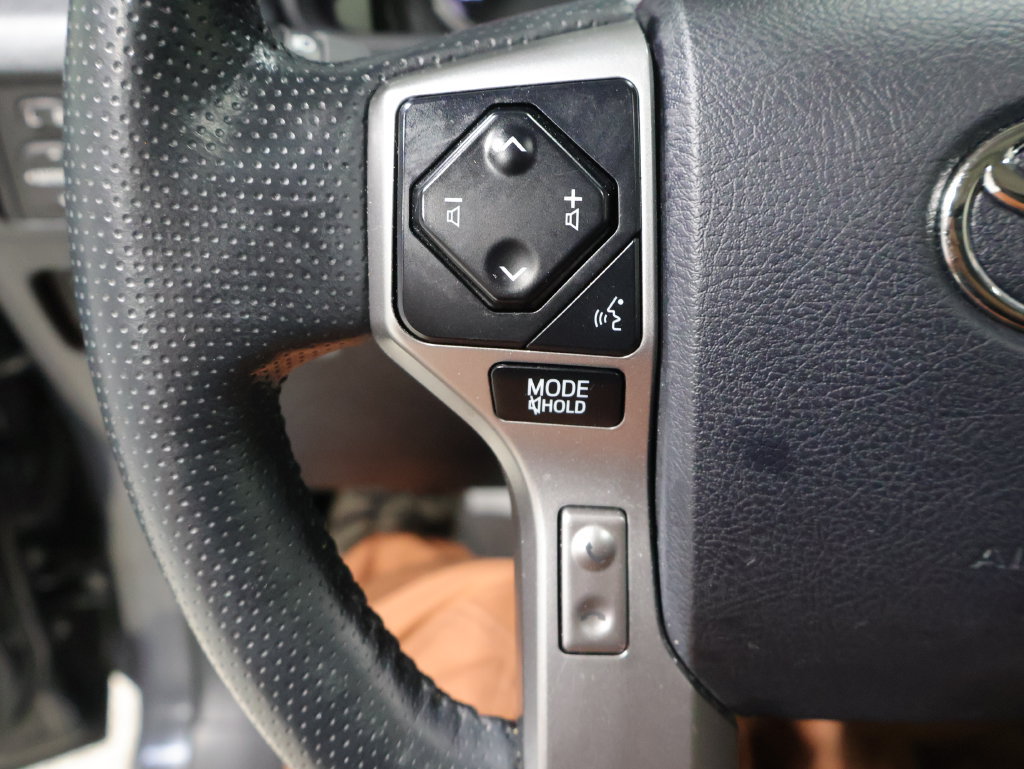 Used 2024 Toyota 4Runner Limited AWD/4WD image 31