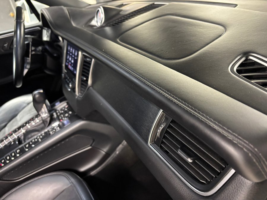 Used 2018 Porsche Macan GTS w/ Premium Package Plus image 27