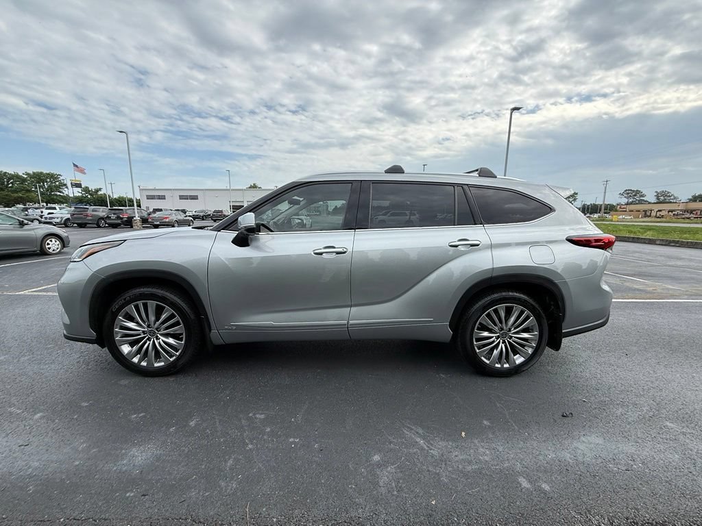 Used 2023 Toyota Highlander Platinum AWD/4WD image 5