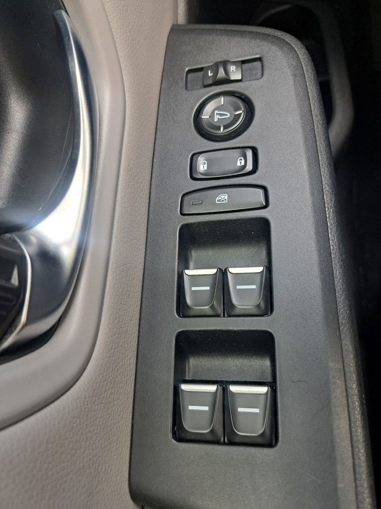 Used 2023 Honda Pilot LX image 16