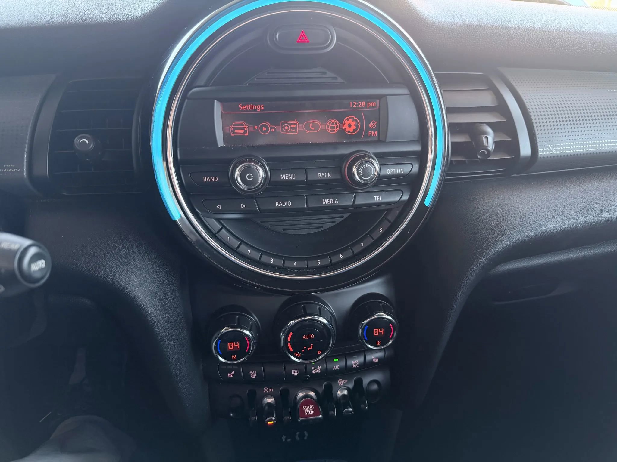 Used 2015 MINI Cooper 4-Door Hardtop image 17