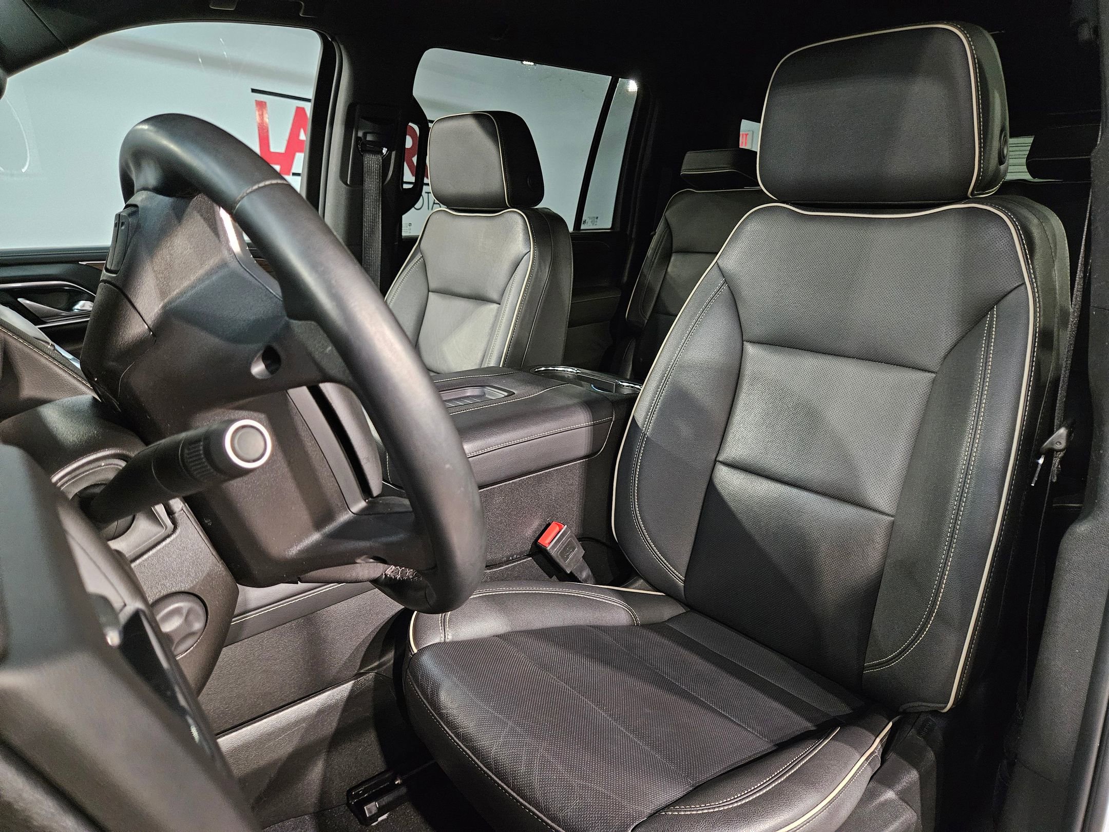 Used 2024 Chevrolet Suburban Premier image 25