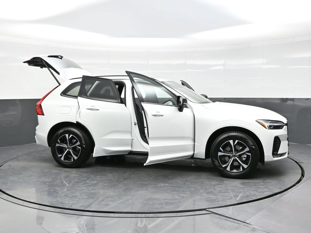 New 2026 Volvo XC60 B5 Core AWD/4WD image 44