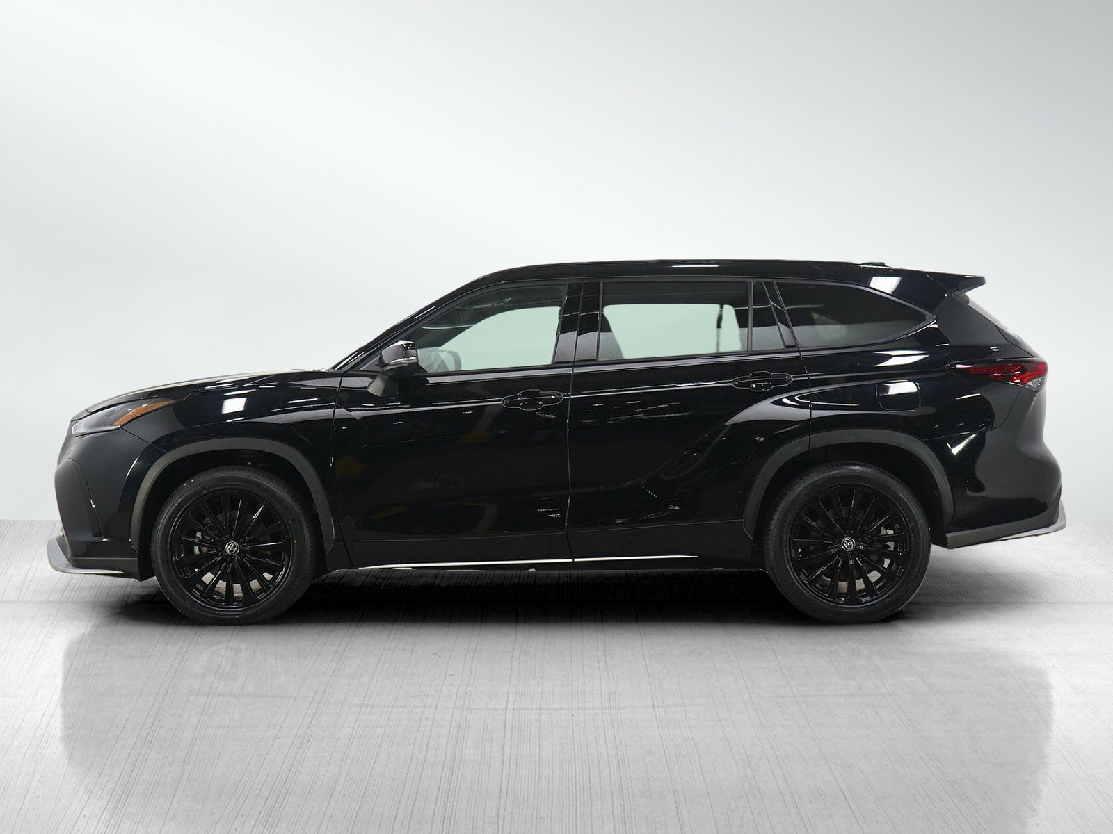 Used 2025 Toyota Highlander XSE AWD/4WD image 2