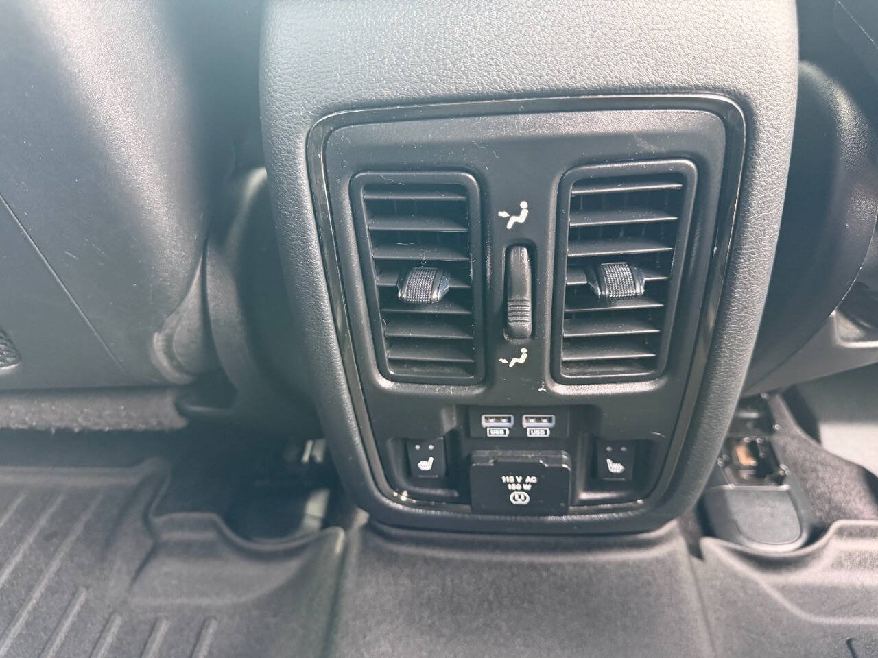 Used 2018 Dodge Durango R/T w/ Technology Group AWD/4WD image 17