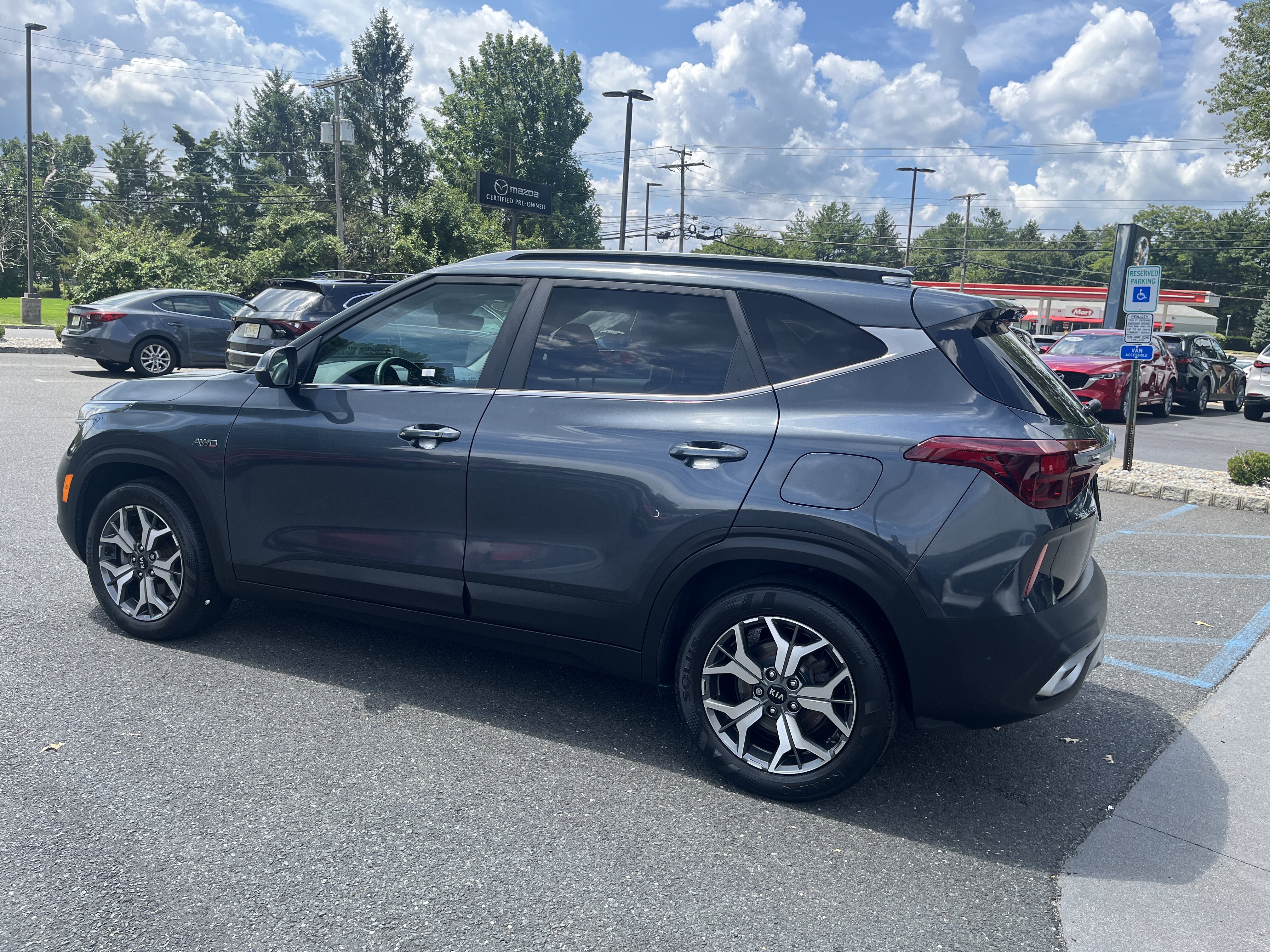 Used 2021 Kia Seltos EX AWD/4WD image 2