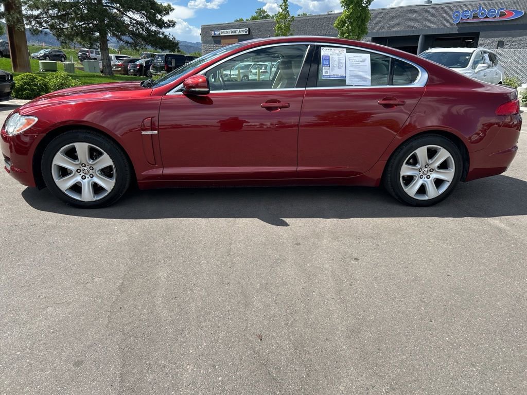Used 2010 Jaguar XF Luxury RWD image 4