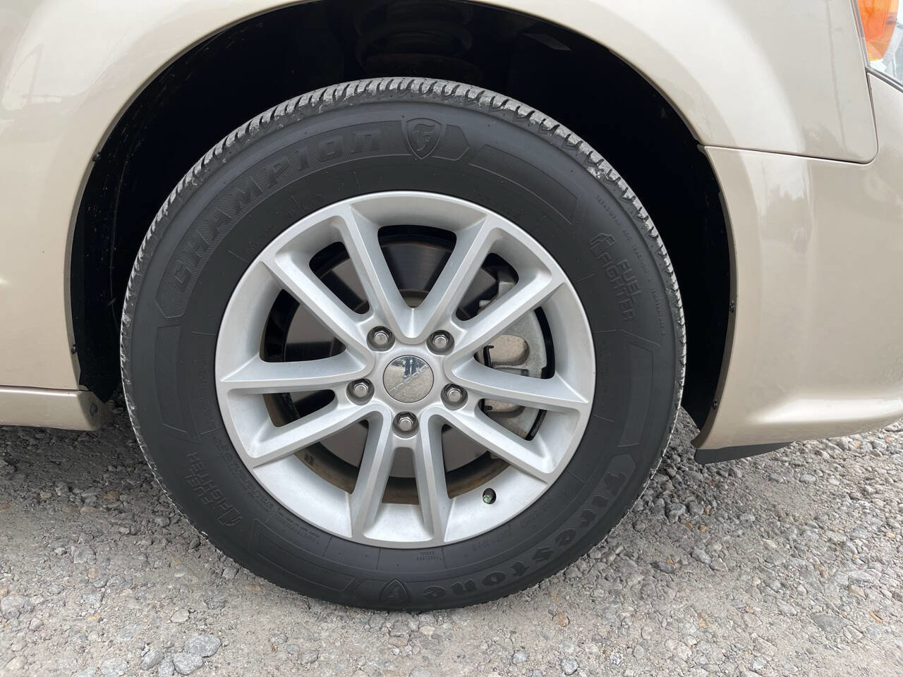 Used 2015 Dodge Grand Caravan SXT w/ UConnect Hands-Free Group image 22