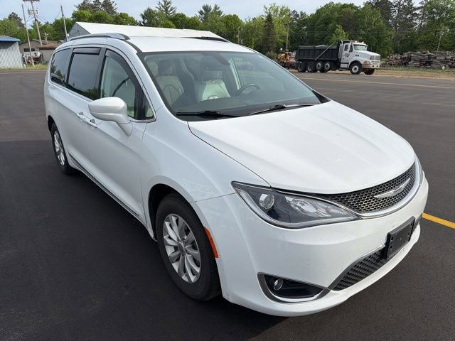 Used 2019 Chrysler Pacifica Touring-L FWD image 7