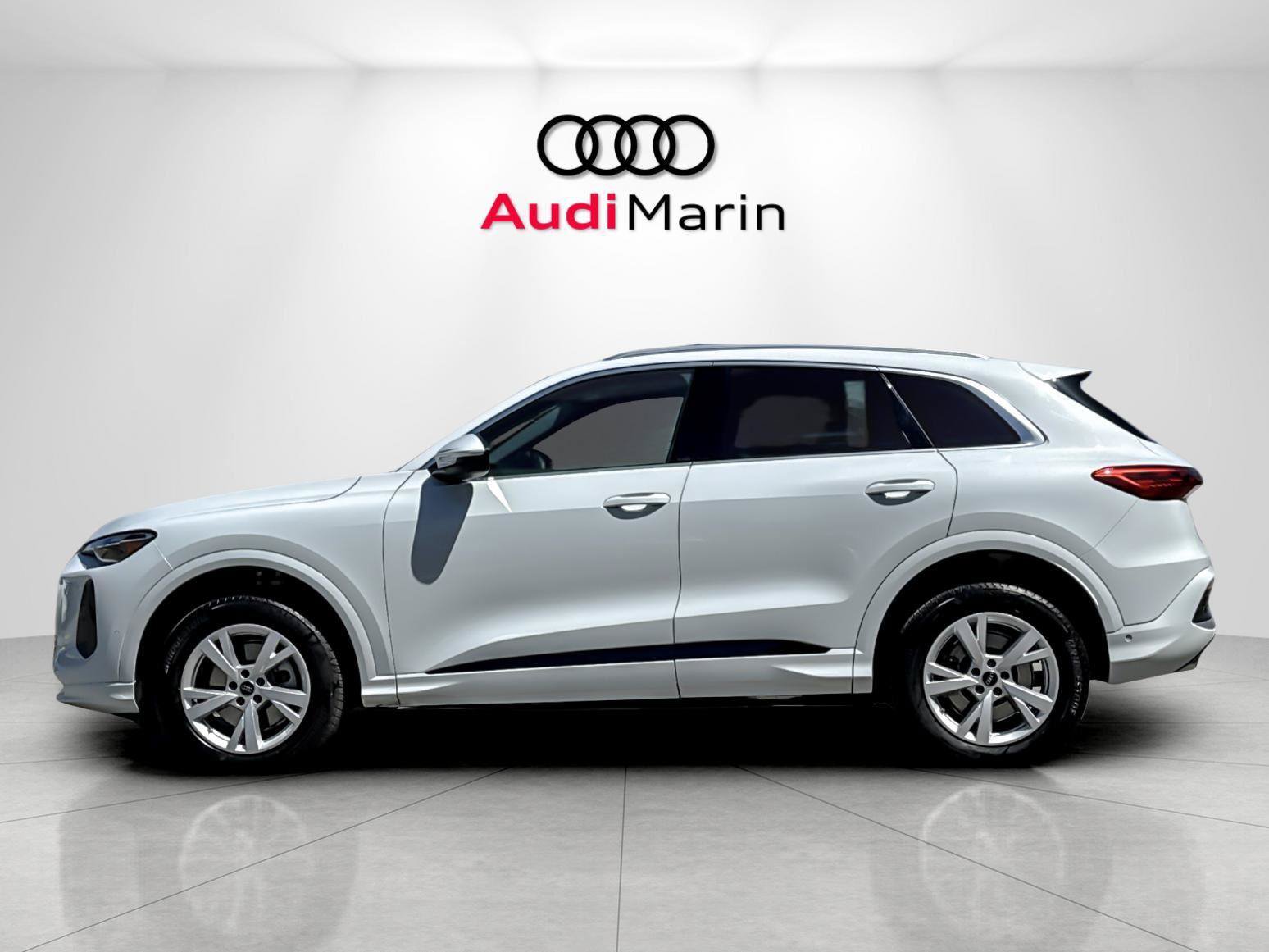Used 2025 Audi Q5 Premium w/ Convenience Package AWD/4WD image 2