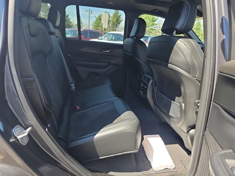 Used 2023 Jeep Grand Cherokee Altitude image 27
