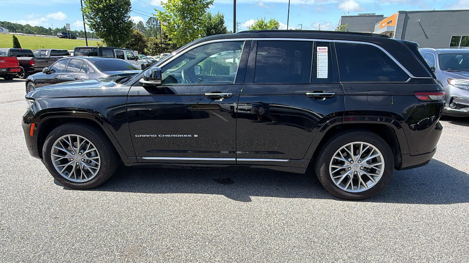 Used 2024 Jeep Grand Cherokee Summit AWD/4WD image 11