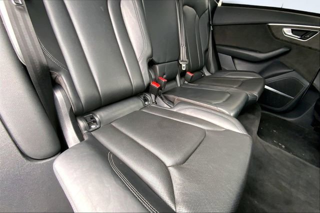 Used 2019 Audi Q8 Prestige image 32