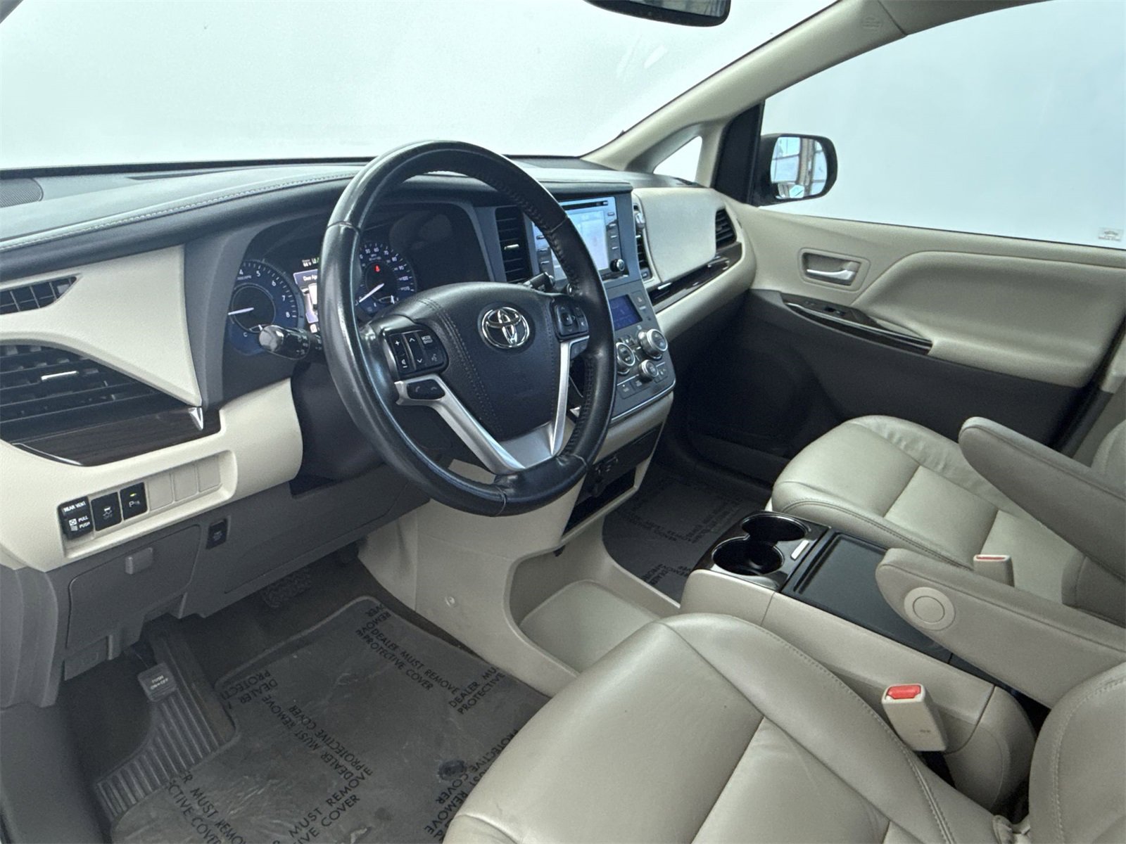 Used 2018 Toyota Sienna XLE w/ XLE Navigation Package image 12