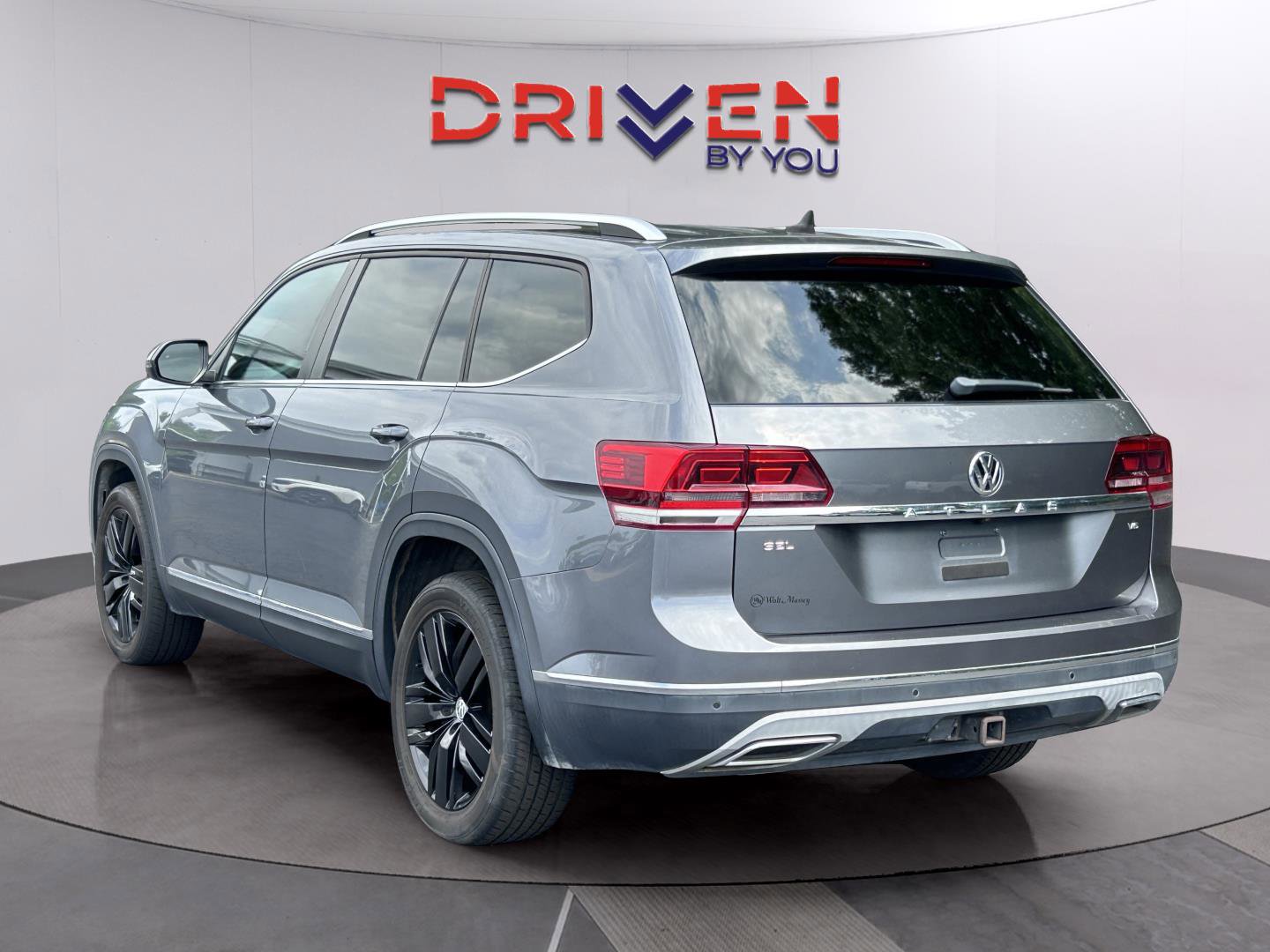 Used 2018 Volkswagen Atlas SEL FWD image 3