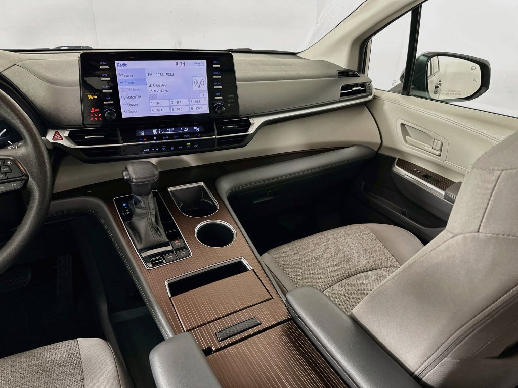 Certified 2022 Toyota Sienna LE FWD image 22