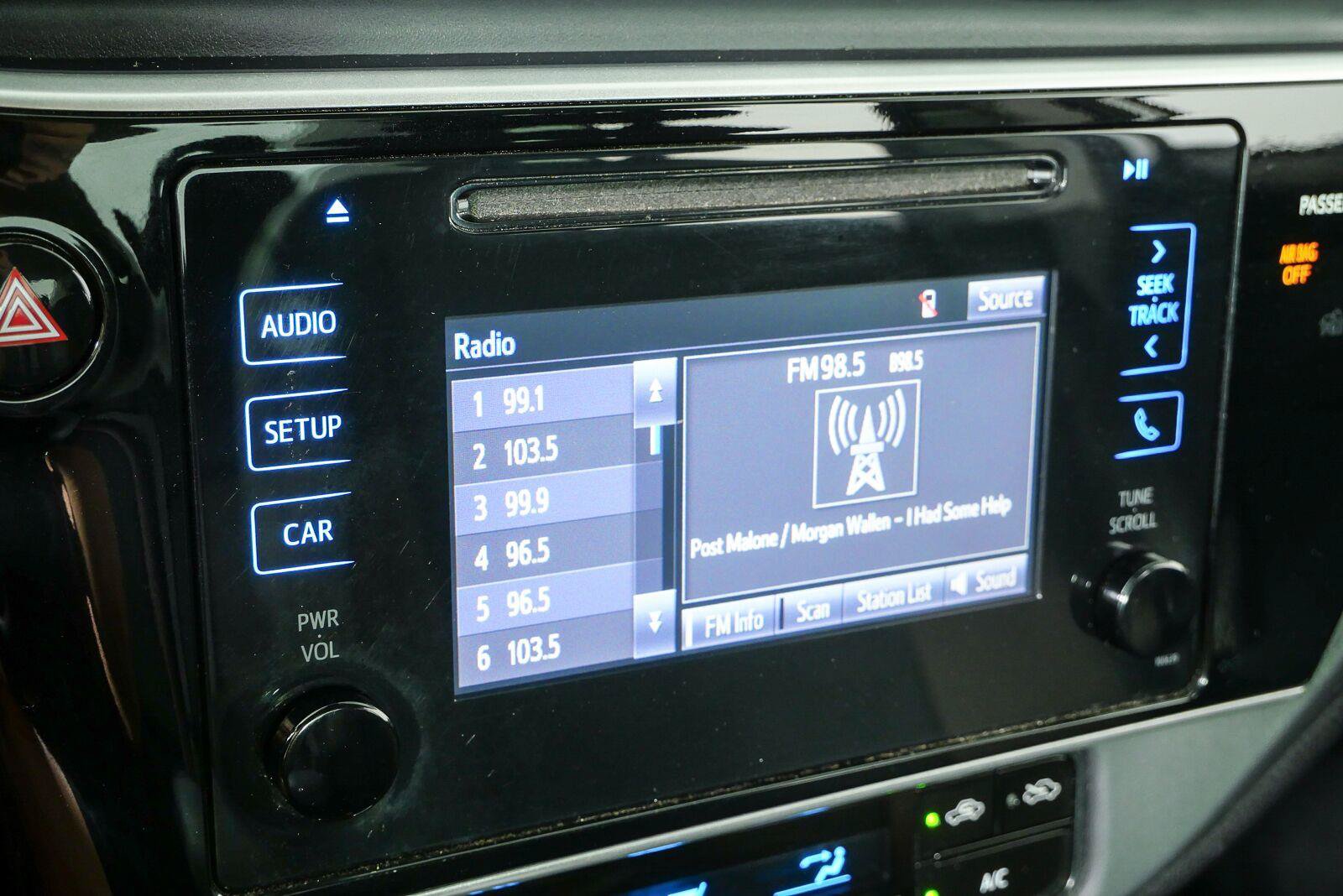 Used 2017 Toyota Corolla LE FWD image 13