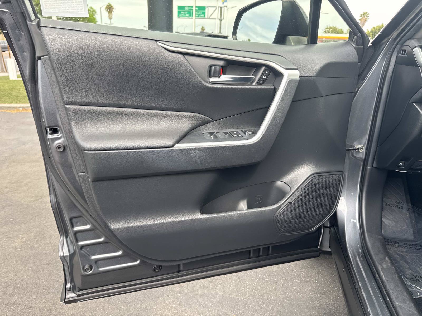 Used 2022 Toyota RAV4 XLE Premium AWD/4WD image 19