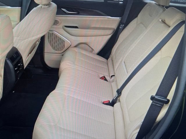 Used 2025 Jeep Grand Cherokee Limited w/ Luxury Tech Group II AWD/4WD image 33